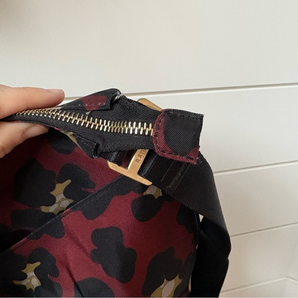 Baggallini Helsinki Scarlett Crossbody Bag Purse Camo Animal Print Nylon Gold - Picture 5 of 13